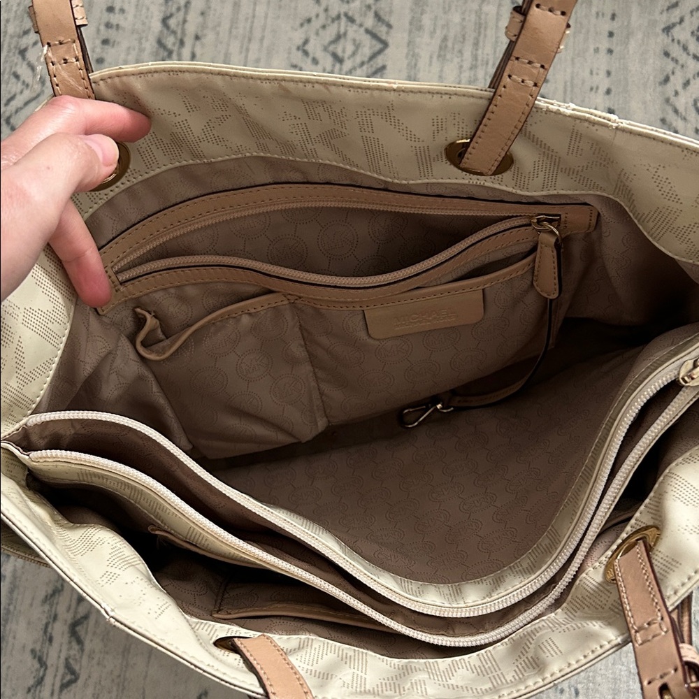 Michael Kors Cream Tote Bag has some wear as shown on pictures! - Picture 5 of 9